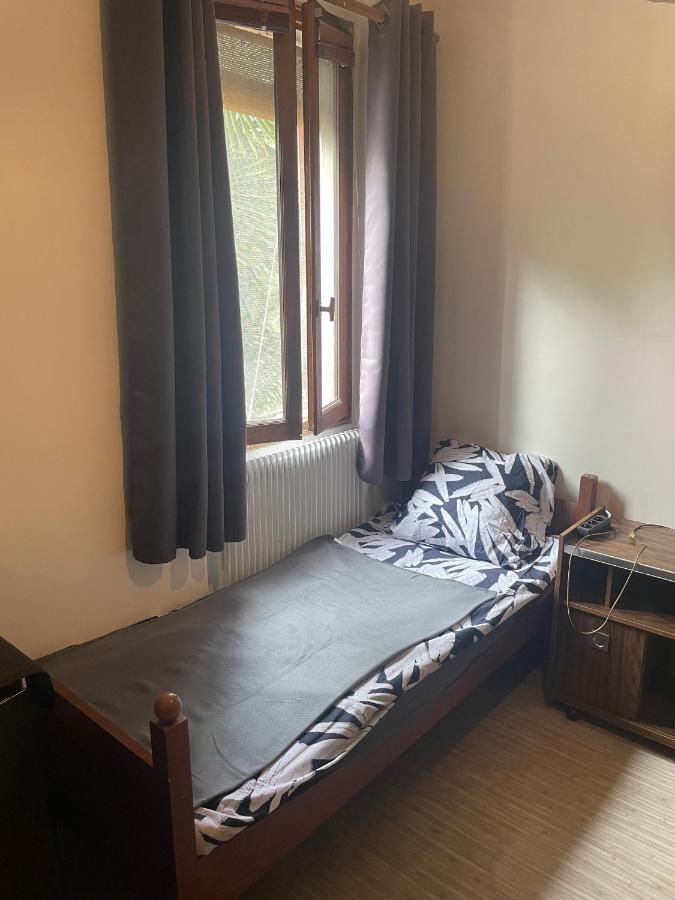 Leleka Hostel Esbly Eksteriør bilde